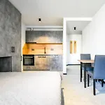 6 Studios 6 Bathrooms 2 Levels Kitchens