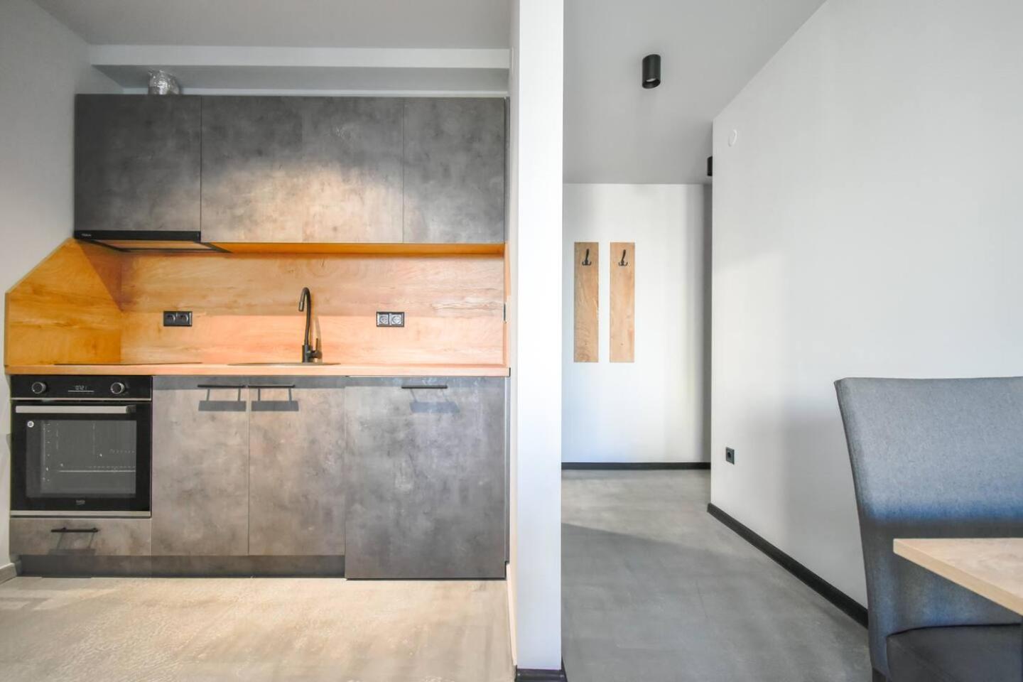 6 6 Bathrooms 2 Levels Kitchens * Sofia