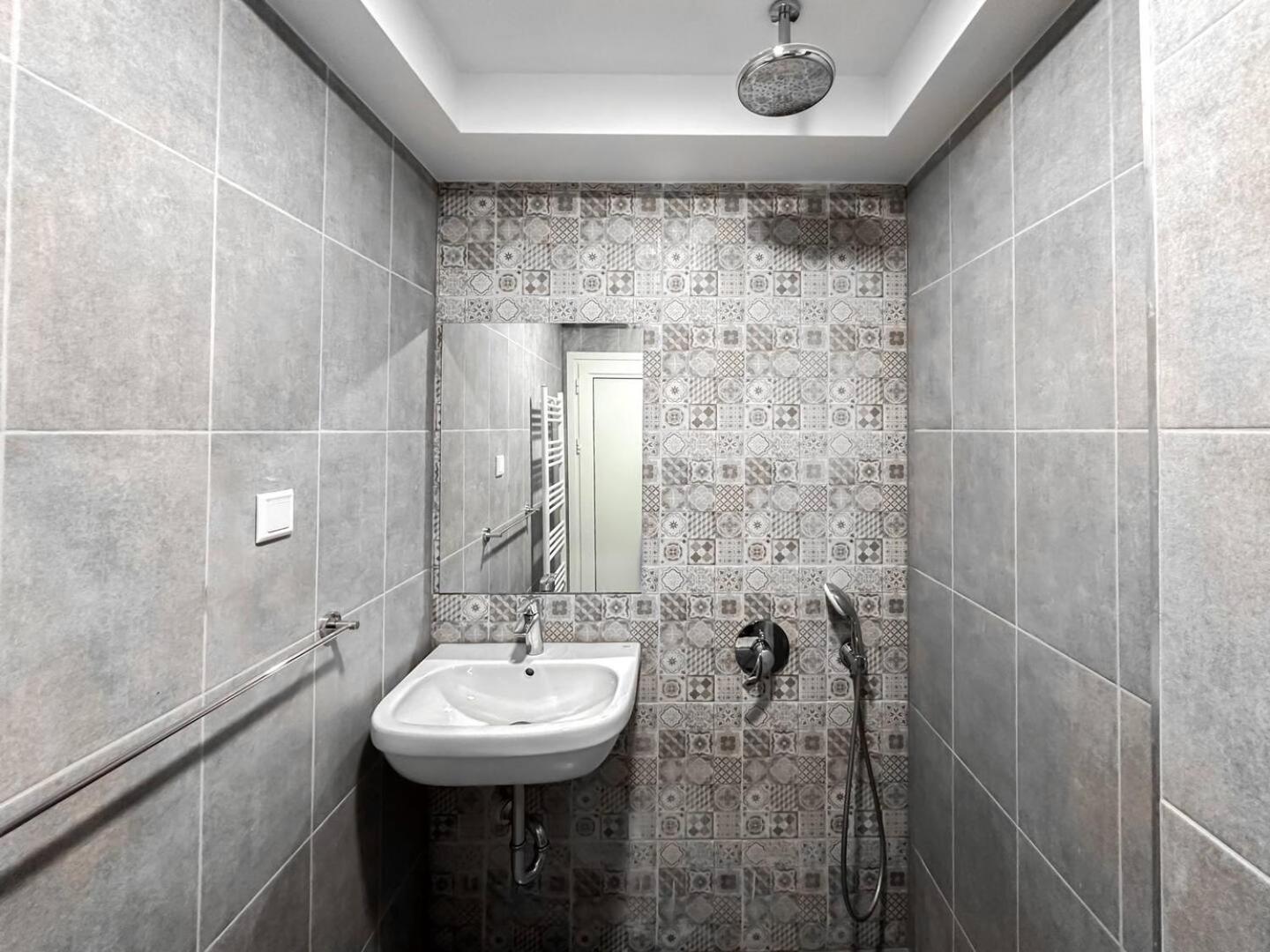 6 6 Bathrooms 2 Levels Kitchens Sofia