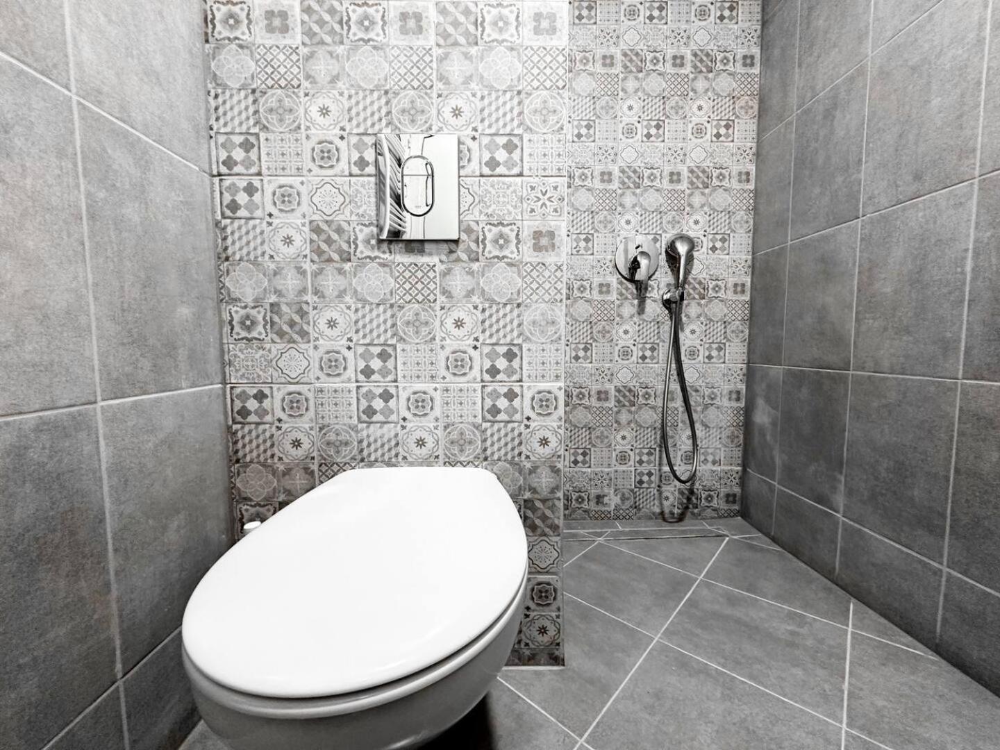 6 6 Bathrooms 2 Levels Kitchens Sofia