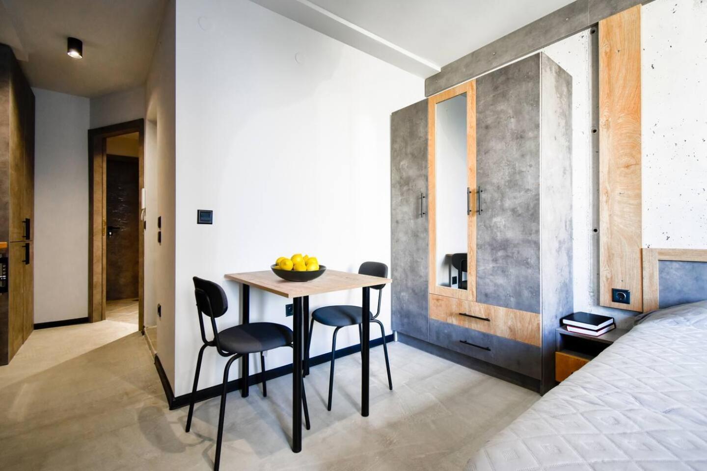 6 6 Bathrooms 2 Levels Kitchens